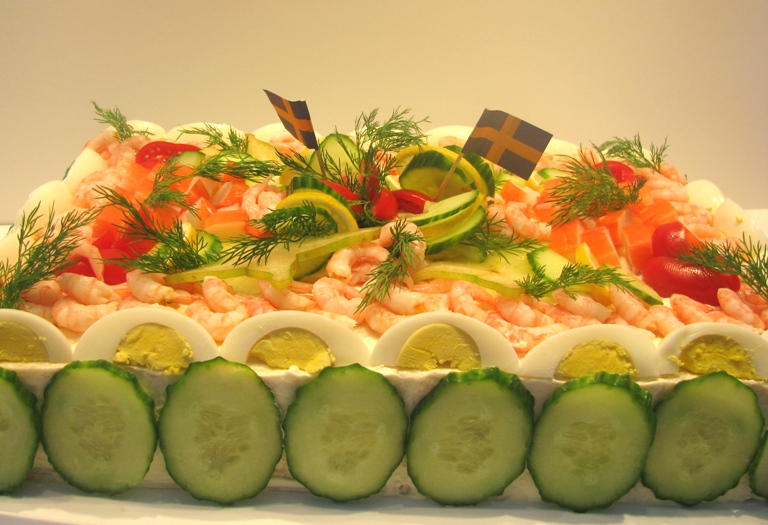 image shows a Swedish sandwich cake with shrimp and eggs